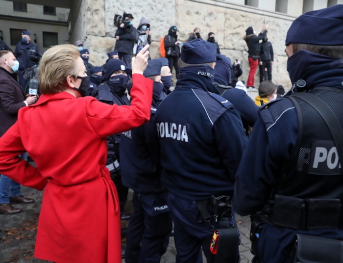 Joanna Scheuring-Wielgus ujawniła dane policjanta. Hejt na żonę funkcjonariusza