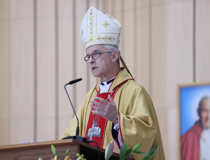 Papież mianował nowego biskupa polowego Wojska Polskiego. Kim jest?