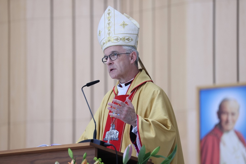 Biskup Wiesław Lechowicz. fot. PAP/Leszek Szymański