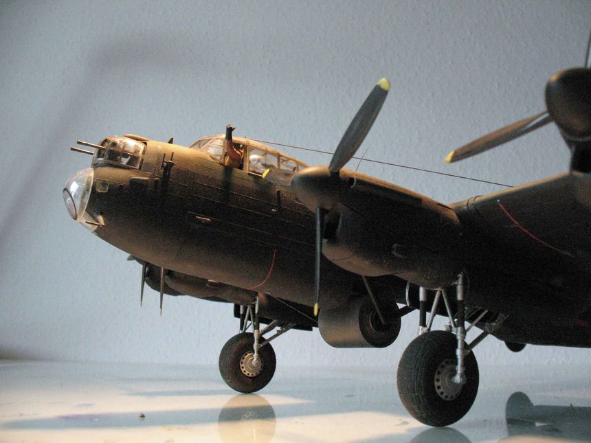 Model "Lancastera" z podwieszoną bombą do burzenia tam, konstrukcji Sir Wallisa. Tamiya 1/48. Zdjęcie: Alpejski