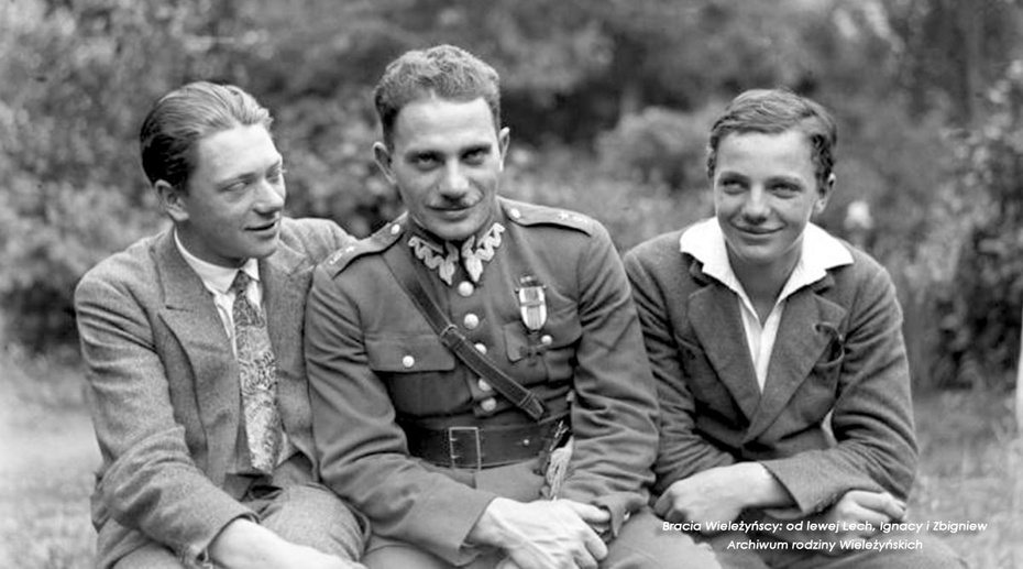 Marian Wieleżyński (w środku) z braćmi.