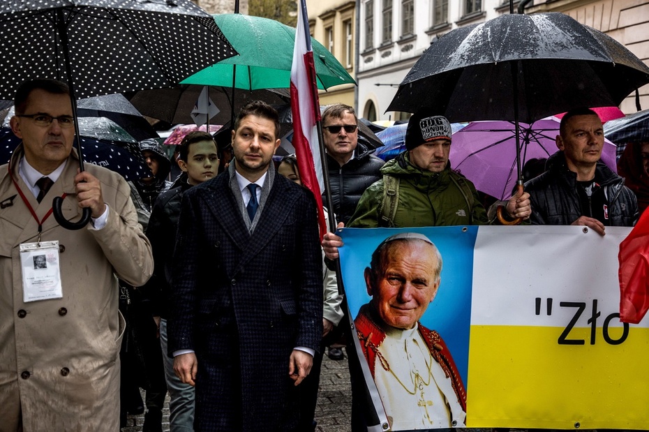 Jeden z krakowskich marszy papieskich zorganizował Patryk Jaki. Fot. PAP/Art Service