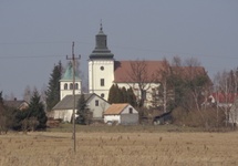Kościól w Żelechowie - obok cmentarza