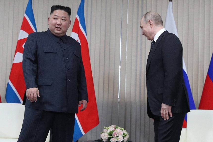 Prezydent Rosji Władimir Putin i przywódca Korei Północnej Kim Dzong Un. Fot. PAP/Abaca