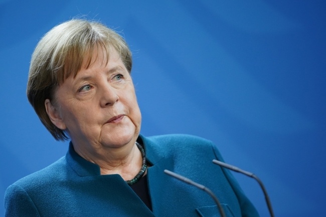 Angela Merkel musi poddać się kwarantannie, fot. PAP/EPA/CLEMENS BILAN