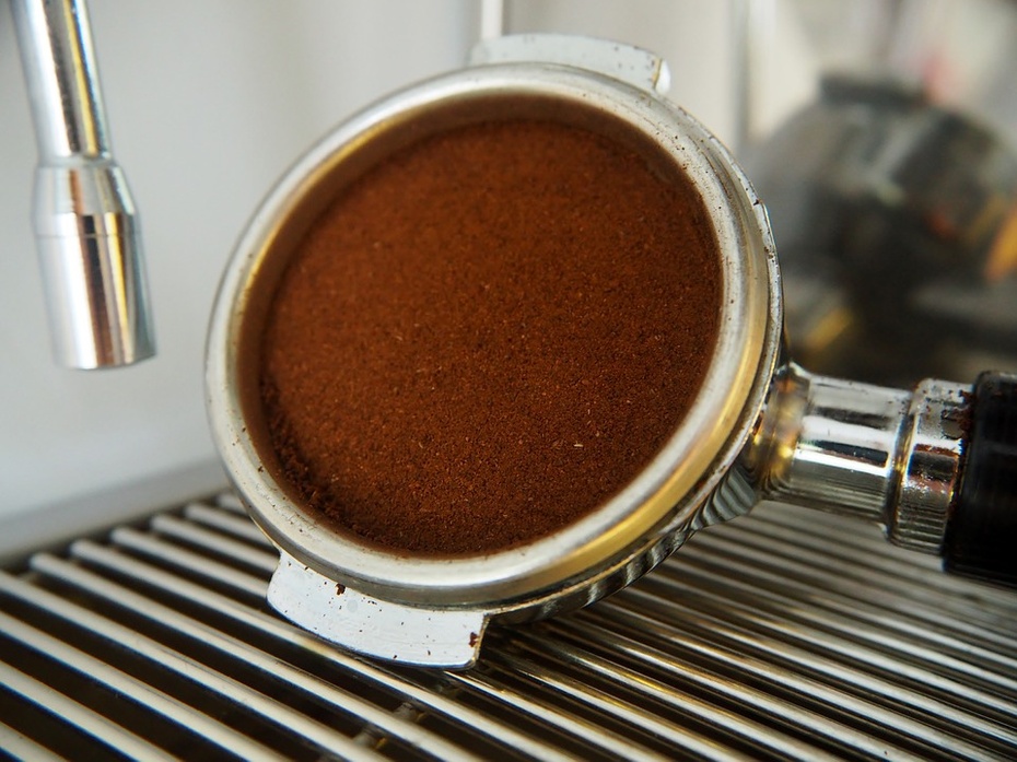 Fusy z kawy mają właściwości czyszczące, fot. Pixabay
