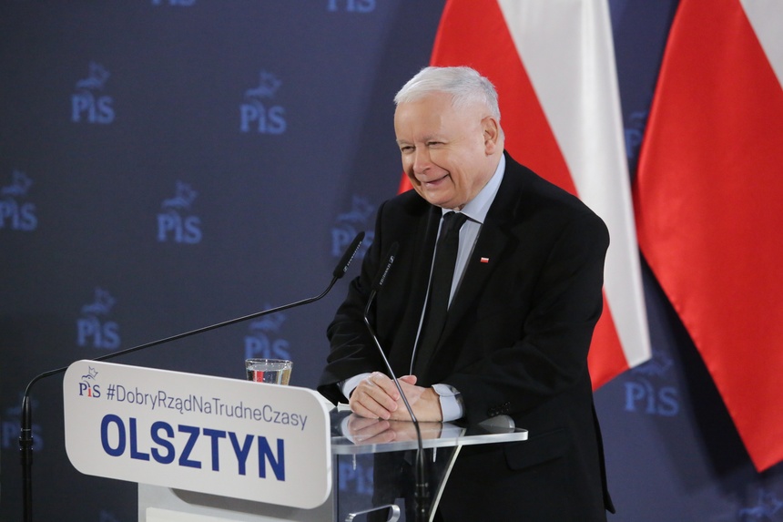 Jarosław Kaczyński podczas spotkania z mieszkańcami Olsztyna, w ramach objazdu po kraju i spotkań z wyborcami. Źródło: PAP/Tomasz Waszczuk