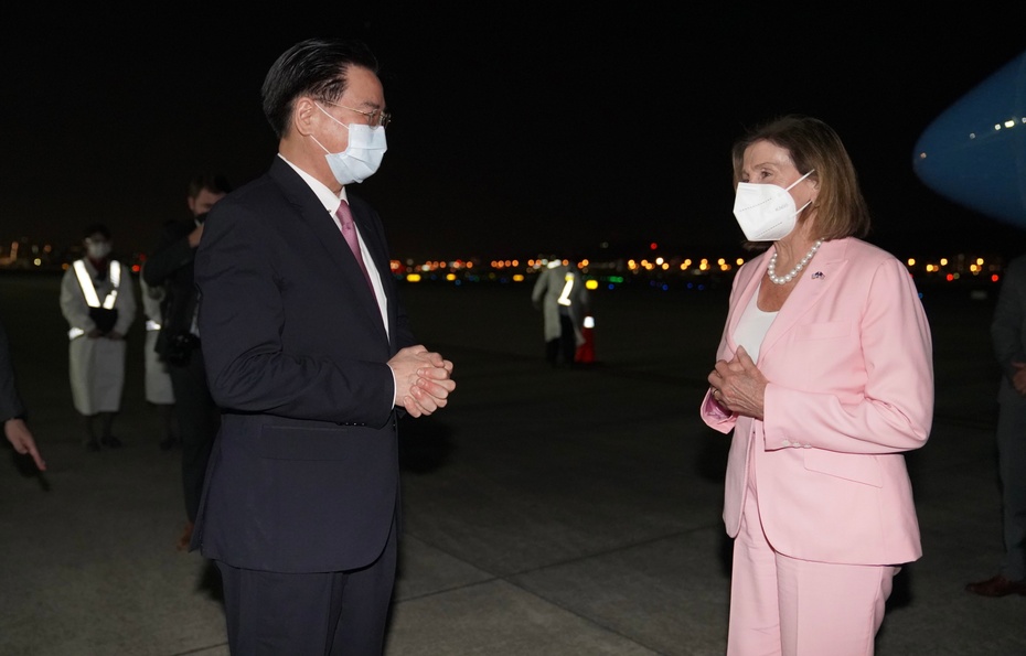 Nancy Pelosi wylądowała na TajwanieFot. AP/EPA/Taiwan Ministry of Foreign Affairs HANDOUT