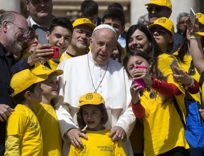 Pedofilia w Kościele. Papież zaostrza prawo. W Polsce premiera filmu Sekielskiego