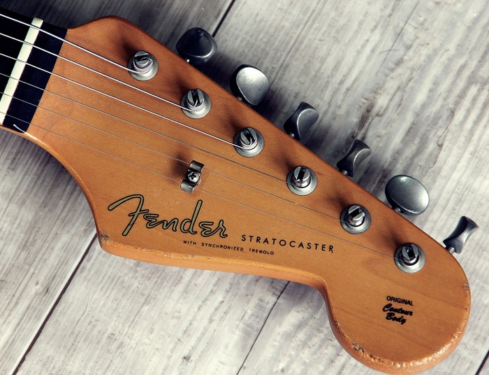 Fender Srakokaster i - nastoletnie dziewice