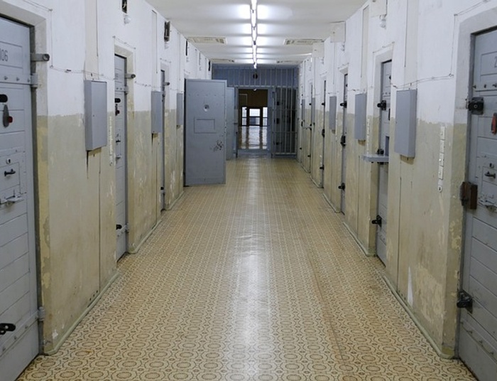 Ty też bez procesu trafisz pod celę. Paranoja w Polsce [OPINIA]