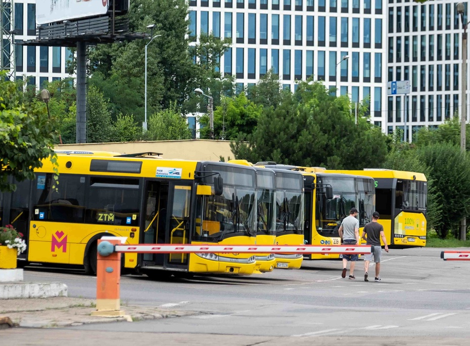 W Katowicach po tragicznym wypadku trwają dodatkowe kontrole przewoźników autobusowych Fot. PAP/Andrzej Grygiel
