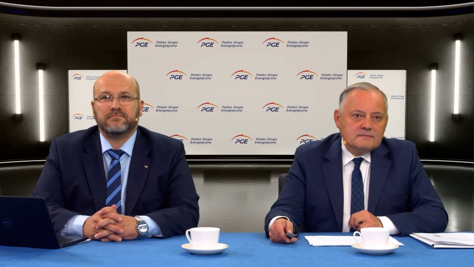 Prezes PGE Wojciech Dąbrowski (z prawej) i wiceprezes ds. finansowych Paweł Strączyński.