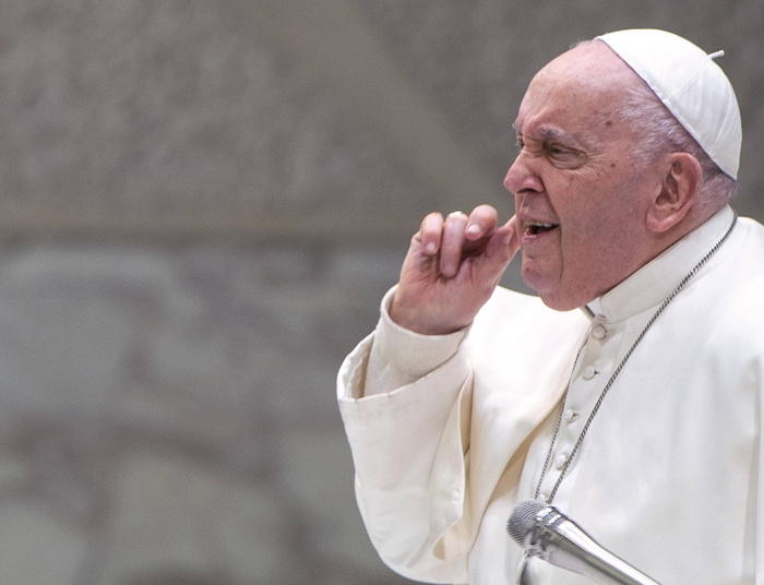 Sikorski krytykuje Franciszka. Burza po słowach papieża o poddaniu się Ukrainy