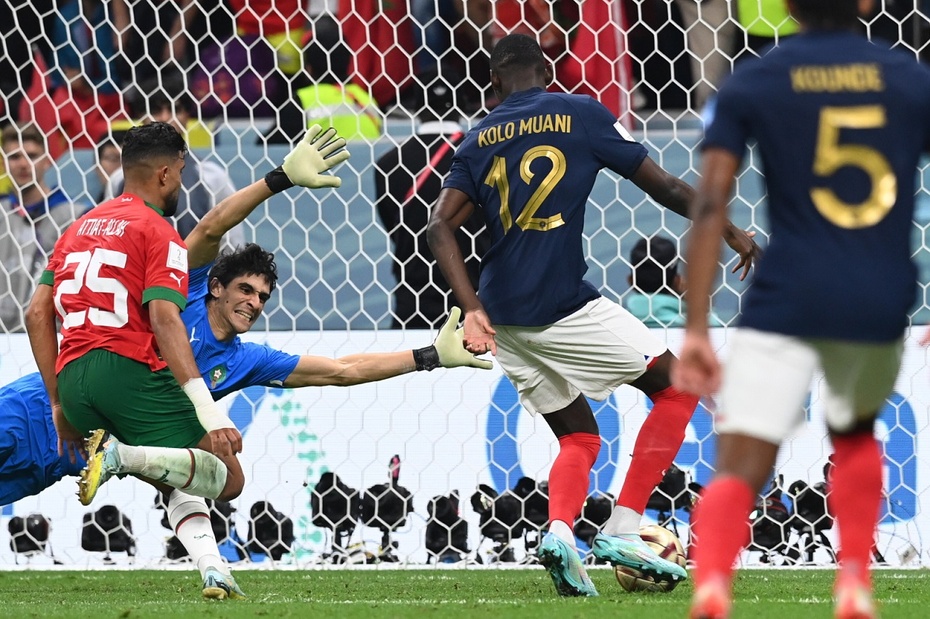 Randal Kolo Muani podwyższył na 2:0 w meczy Francja-Maroko. Fot. PAP/EPA/Georgi Licovski