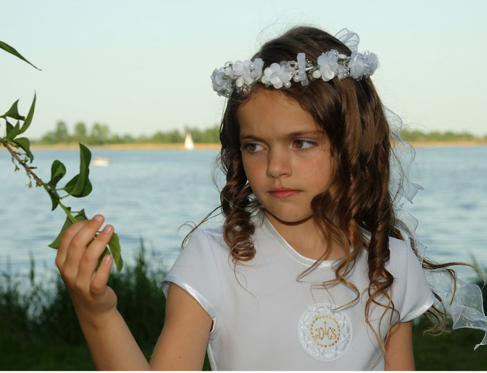 Celebrytki krytykują komunie święte. "Szlag mnie trafia na te małe polskie wesela"