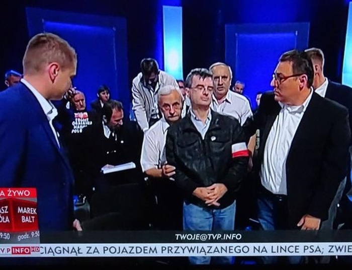 Awantura w "Studio Polska" TVP. Gość programu kopnięty w plecy