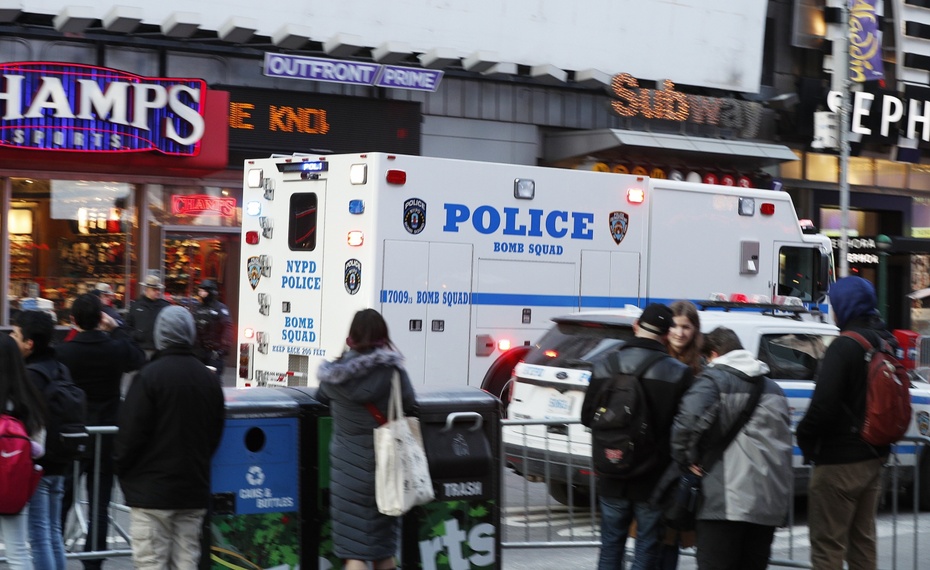 Po wybuchu na dworcu autobusowym w Nowym Jorku. Fot. PAP/EPA