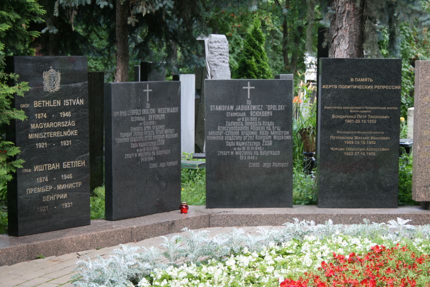 Wspólna mogiła uczestników "Procesu 16" i innych polityków bloku komunistycznego (w tym L.Okulickiego i S. Jasiukowicza), cmentarz Doński, Moskwa, 23 lipca 2017.
