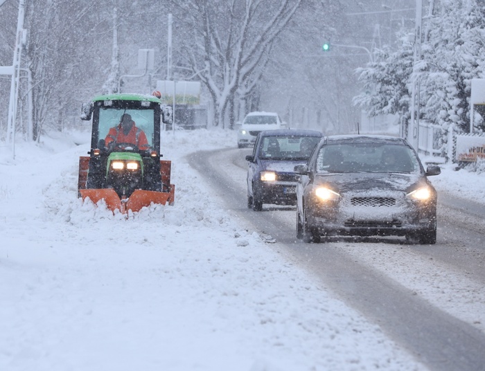 Śnieg sparaliżował Polskę. Małopolskie i podkarpackie bez prądu, trwa interwencja służb
