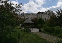 Różanostocki gigant "Drapieznik" - widok z ogrodu