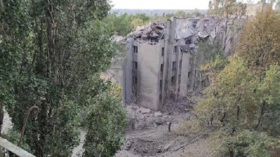 Ukraińska armia zniszczyła hotel "Donbas", w którym stacjonowało dwustu rosyjskich żołnierzy. (fot. Telegram/Serhij Kajdaj)