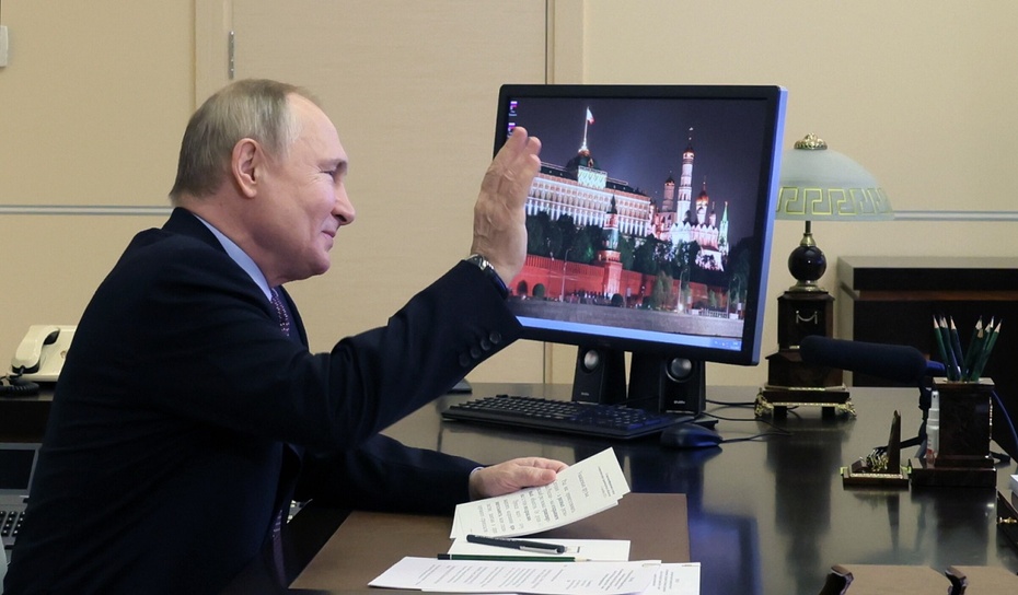 Prezydent Rosji Władimir Putin lubi to. Fot. PAP/EPA/MIKHAEL KLIMENTYEV / SPUTNIK / KREMLIN POOL / POOL
