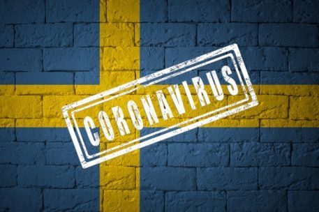 Szwedzi idą pod prąd i biorą koronowirusa „na klatę”!!!