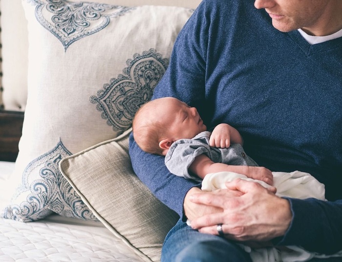 Urlop rodzicielski a działalność gospodarcza. Prawo nie sprzyja młodym rodzicom