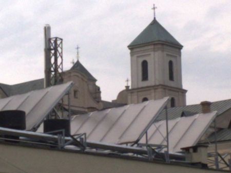 Solary na ciepłowni - w tle bazylika