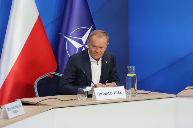 Przewodniczący Platformy Obywatelskiej Donald Tusk podczas spotkania na temat planu stabilizacji relacji polsko-ukraińskich, fot. PAP/Szymon Pulcyn