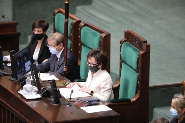 Marszałek Sejmu Elżbieta Witek (2P) na sali obrad Sejmu, fot. PAP/Wojciech Olkuśnik