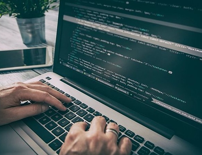 Dworczyk komentuje aferę hakerską. "To atak na moją rodzinę"