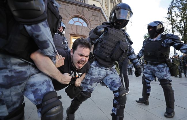 Protesty w Moskwie. Fot. PAP/EPA/YURI KOCHETKOV