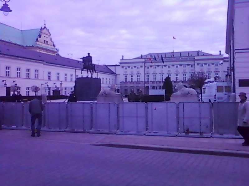 tylko barierek jakby przybyło