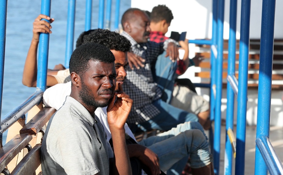 Afrykańscy uchodźcy. Fot. PAP/EPA/KHALED ELFIQI