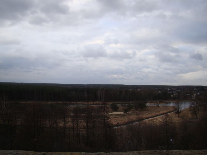 Widok na okolicę ze skarpy z kościołem św. Idziego.