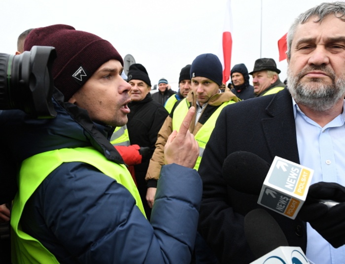 Protest rolników na A2. Polskie „żółte kamizelki”? „Chcemy ochrony produkcji rolnej”