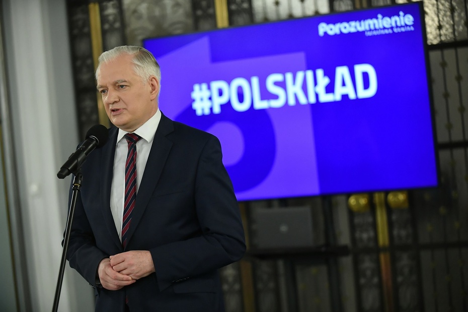 Maj 2021 roku, ówczesny wicepremier Jarosław Gowin przedstawia Polski Ład. Fot. PAP/Marcin Obara