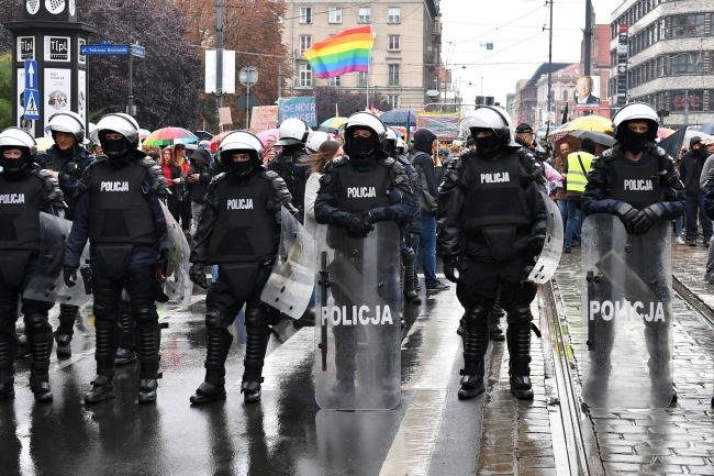 Policja na trasie Marszu Równości we Wrocławiu. Fot. PAP/Maciej Kulczyński