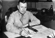 "Mózg" mostu powietrznego gen.William Tunner,"Willy Poganiacz"