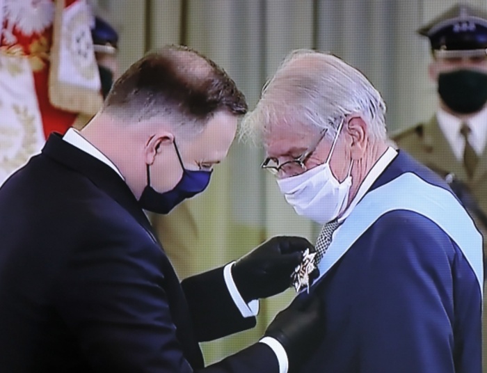 Andrzej Duda wręczył Ordery Orła Białego. Odznaczeni prof. Roszkowski i prof. Kułakowski