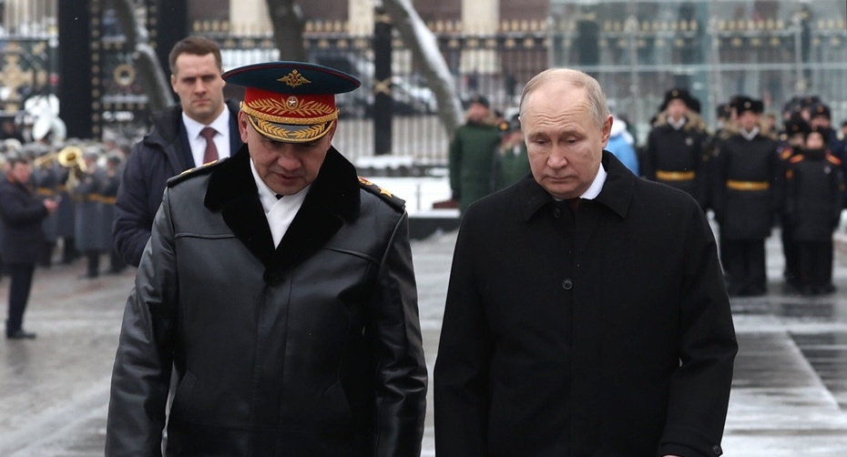 Władimir Putin (P) i Siergiej Szojgu (L). Fot. PAP/EPA/ALEXANDER KAZAKOV/SPUTNIK/KREMLIN POOL