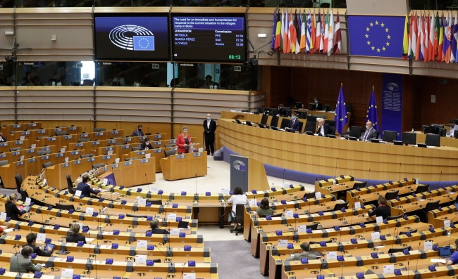 Parlament Europejski przyjął w czwartek rezolucję, zgodnie z którą w Polsce dochodzi do ciągłego pogarszanie się stanu praworządności w Polsce. Fot. PAP/EPA/OLIVIER HOSLET