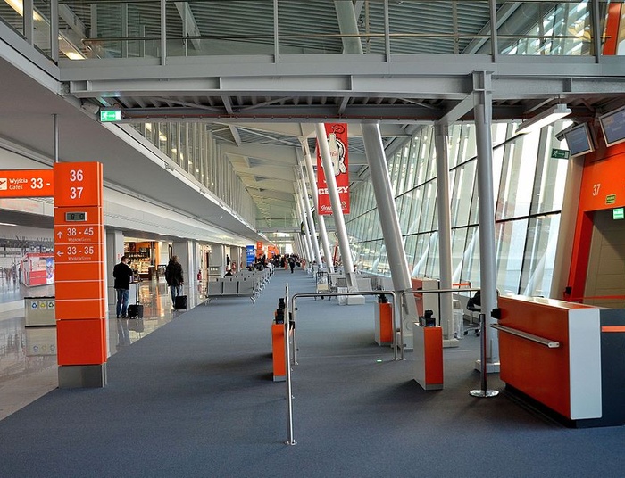 Ambasador awanturował się na Lotnisku Chopina. Nie wpuszczono go do samolotu