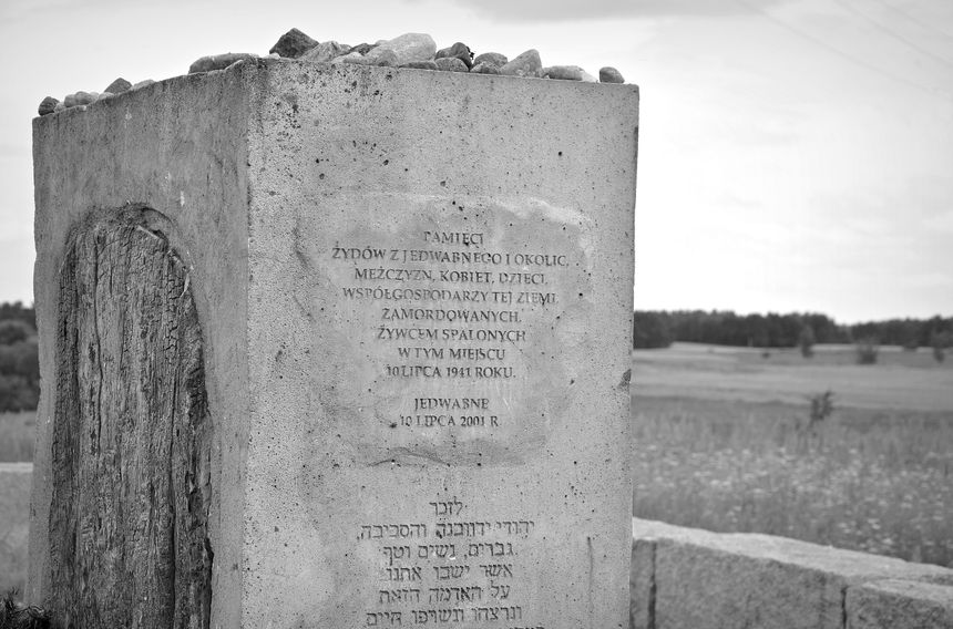 Mogiła-pomnik, na cmentarzu żydowskim, 1941 Jedwabne.