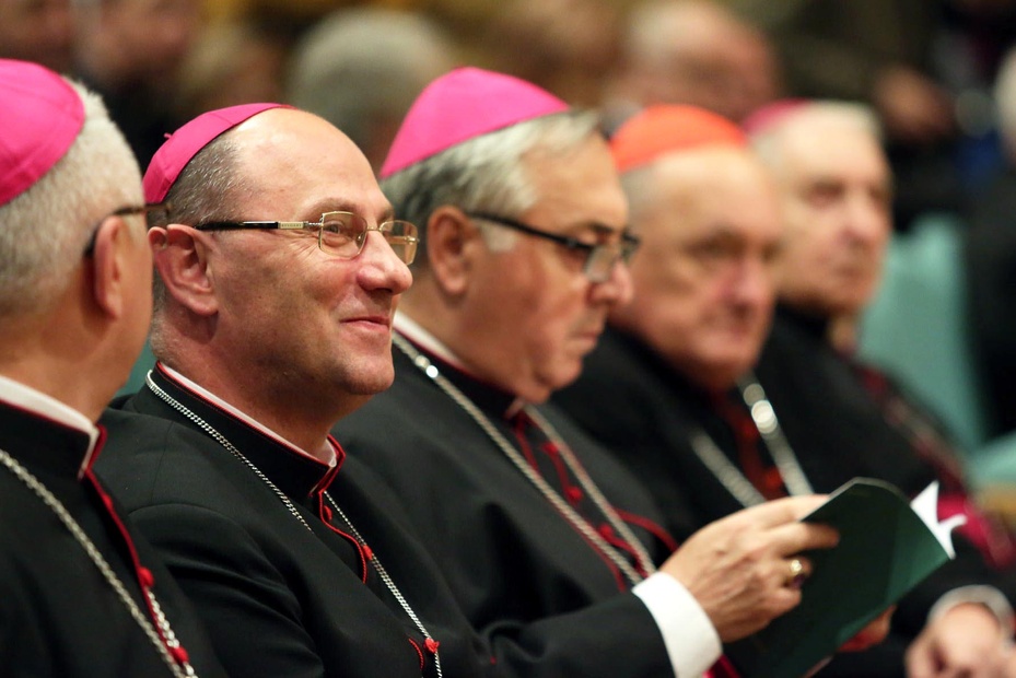 Episkopat przymierza się do zwalczania pedofilii w szeregach Kościoła.