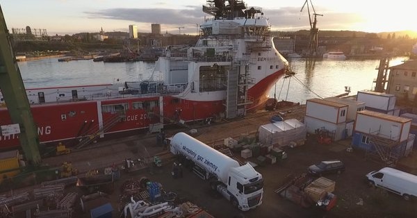 Bunkrowanie statków w Gdańsku. Fot. Twitter/Lotos
