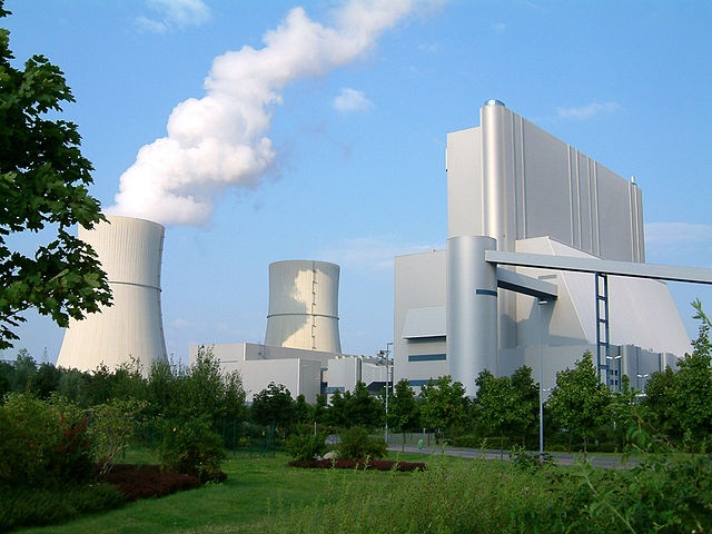 Elektrownia Schwarze Pumpe w Niemczech w Brandemburgii. Fot. SPBer/ Wikipedia.pl