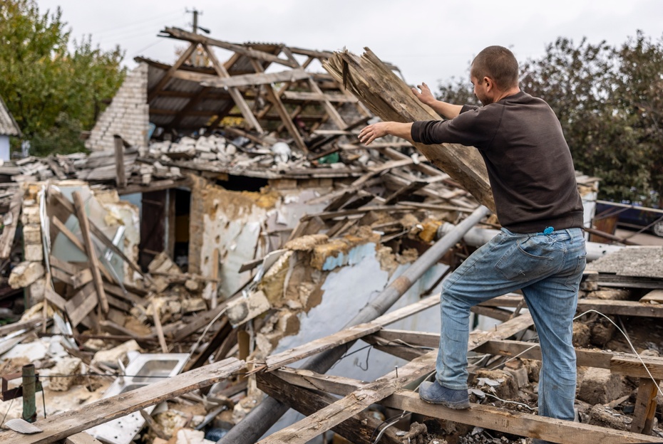 Zniszczone domy w Osokoriwce. fot. PAP/EPA/HANNIBAL HANSCHKE